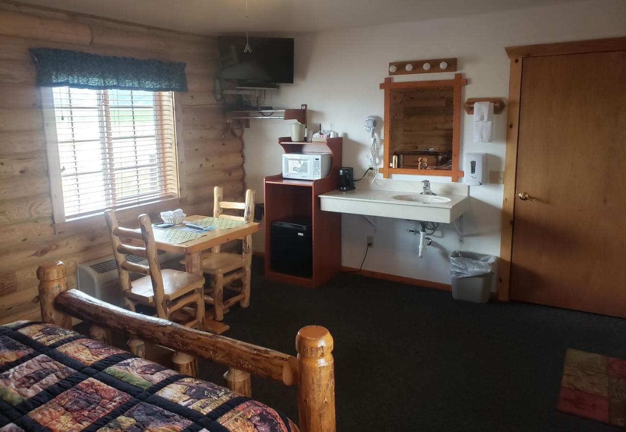 Wolf Den Log Cabin Motel And Rv Park Thayne Экстерьер фото