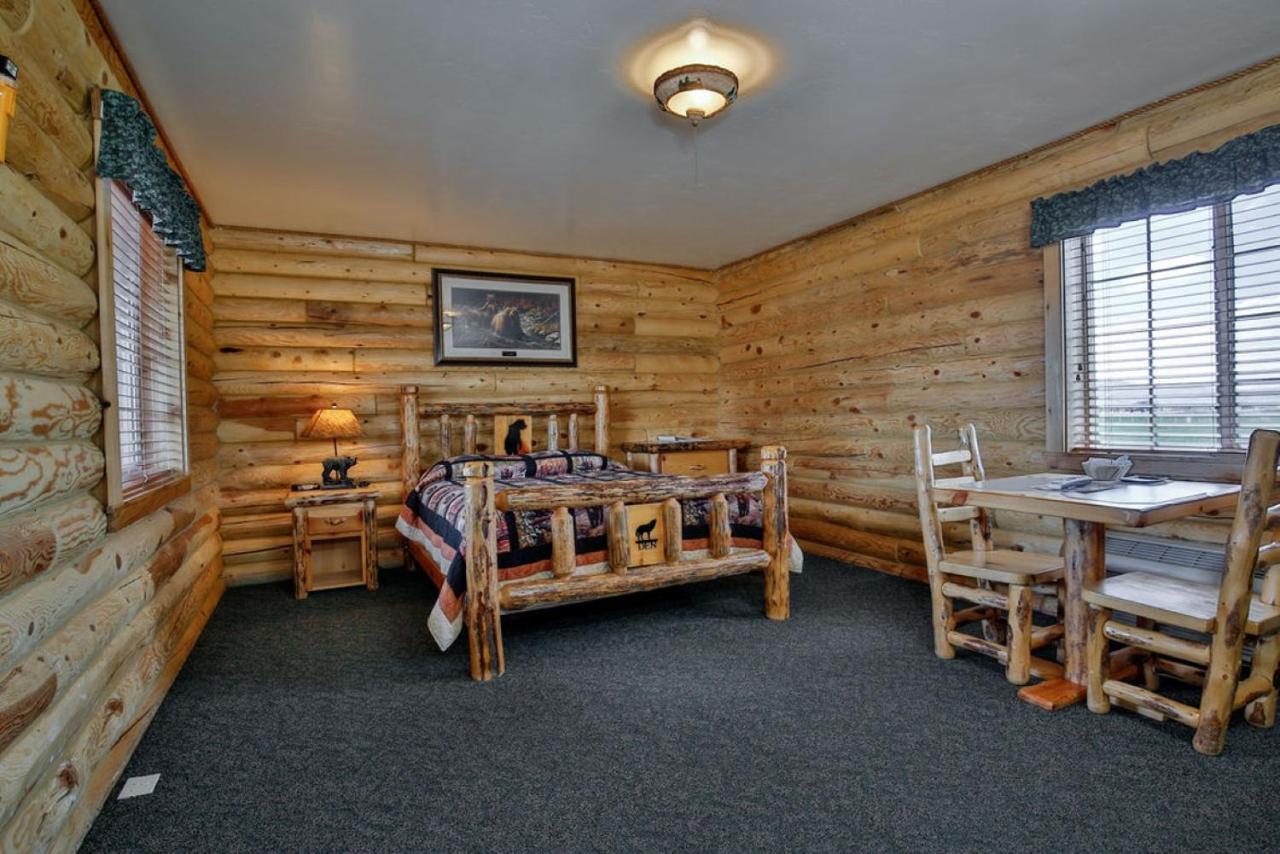 Wolf Den Log Cabin Motel And Rv Park Thayne Экстерьер фото