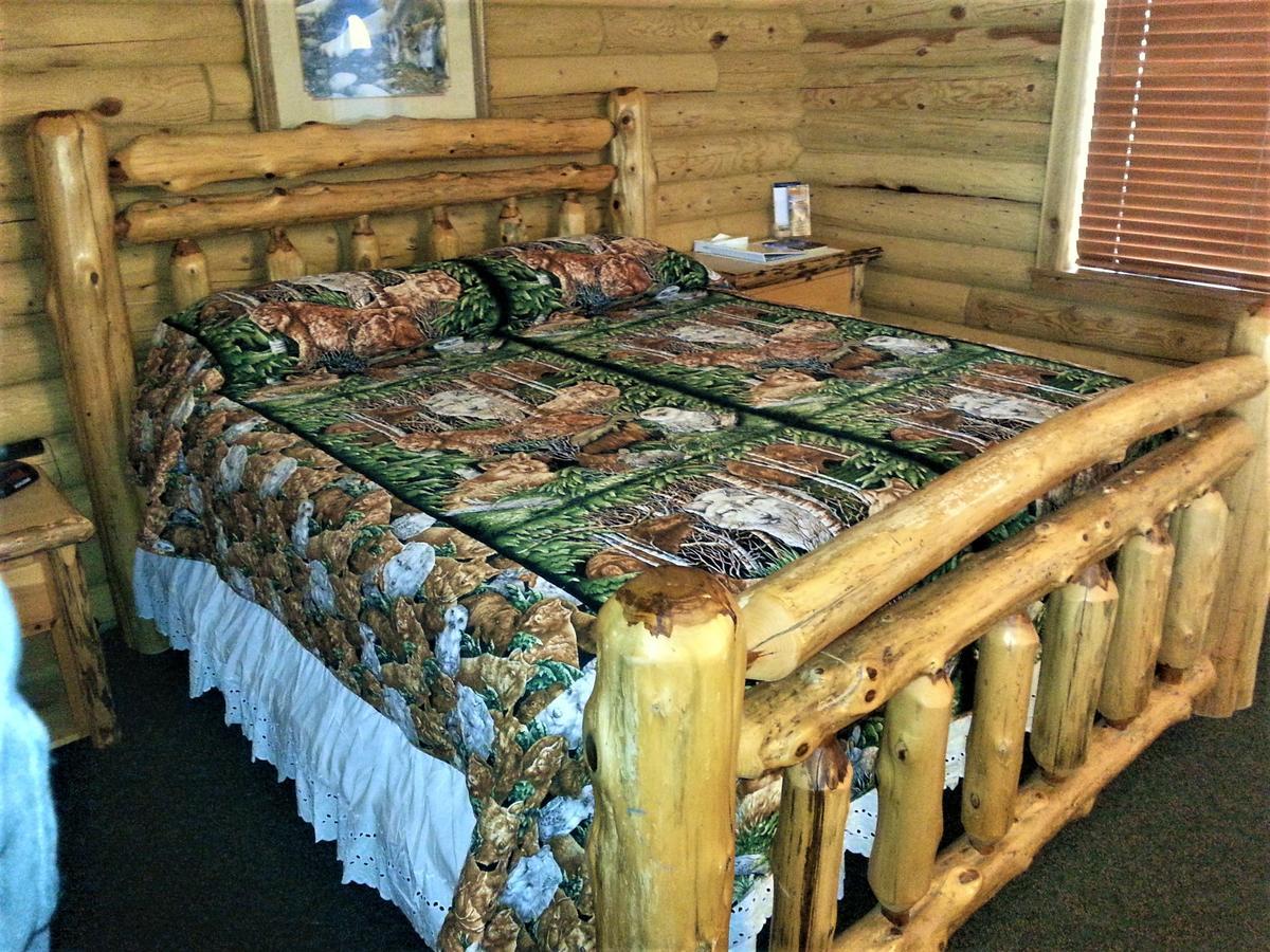 Wolf Den Log Cabin Motel And Rv Park Thayne Экстерьер фото