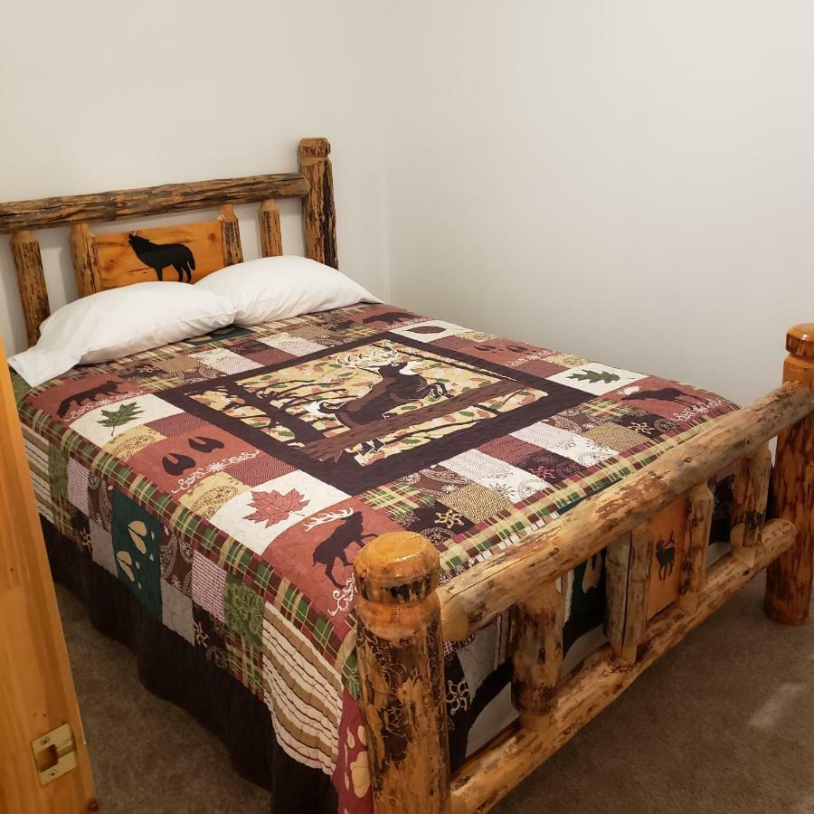 Wolf Den Log Cabin Motel And Rv Park Thayne Экстерьер фото