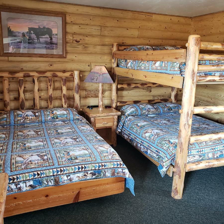 Wolf Den Log Cabin Motel And Rv Park Thayne Экстерьер фото