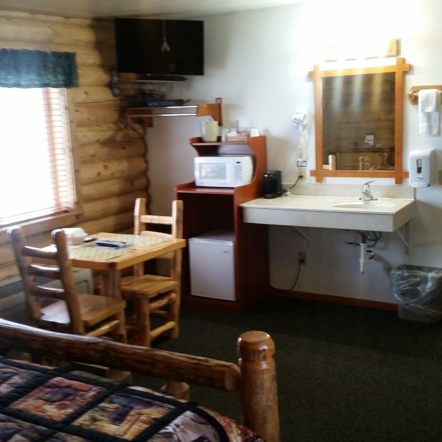 Wolf Den Log Cabin Motel And Rv Park Thayne Экстерьер фото
