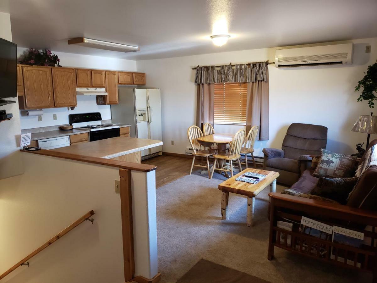 Wolf Den Log Cabin Motel And Rv Park Thayne Экстерьер фото
